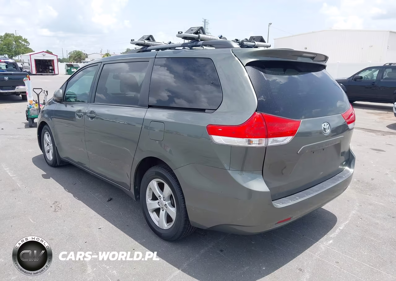 2011 Toyota Sienna Le V6 VIN:5TDKK3DC6BS156309 - 3