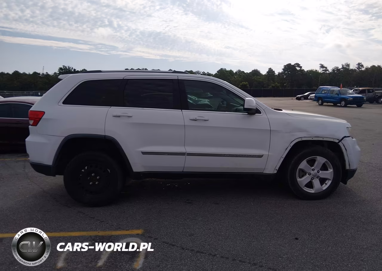 2013 Jeep Grand Cherokee Laredo VIN:1C4RJFAT9DC646142 - 13