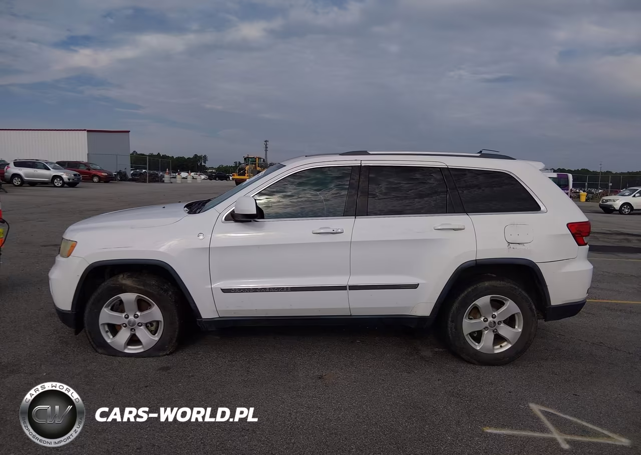 2013 Jeep Grand Cherokee Laredo VIN:1C4RJFAT9DC646142 - 14