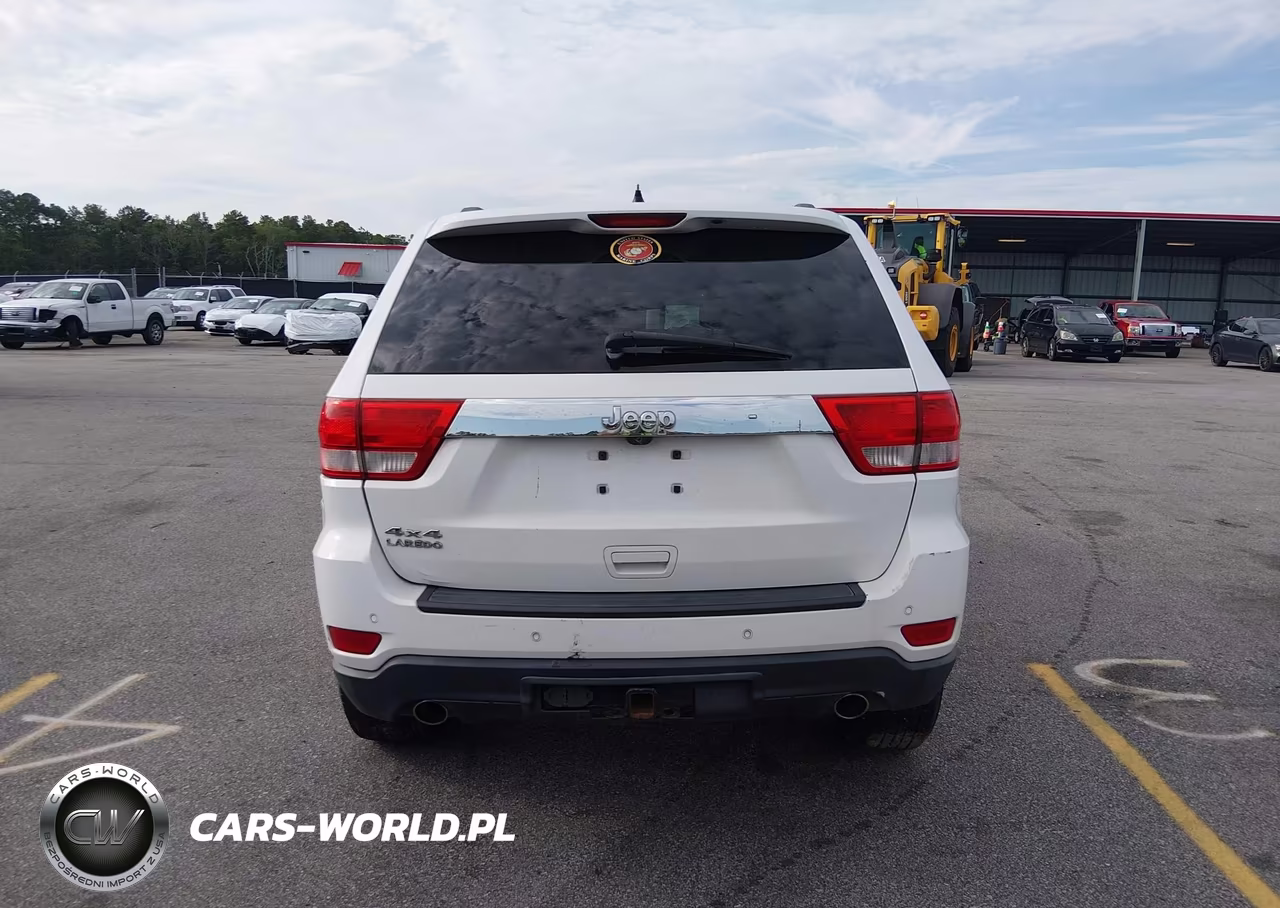 2013 Jeep Grand Cherokee Laredo VIN:1C4RJFAT9DC646142 - 16