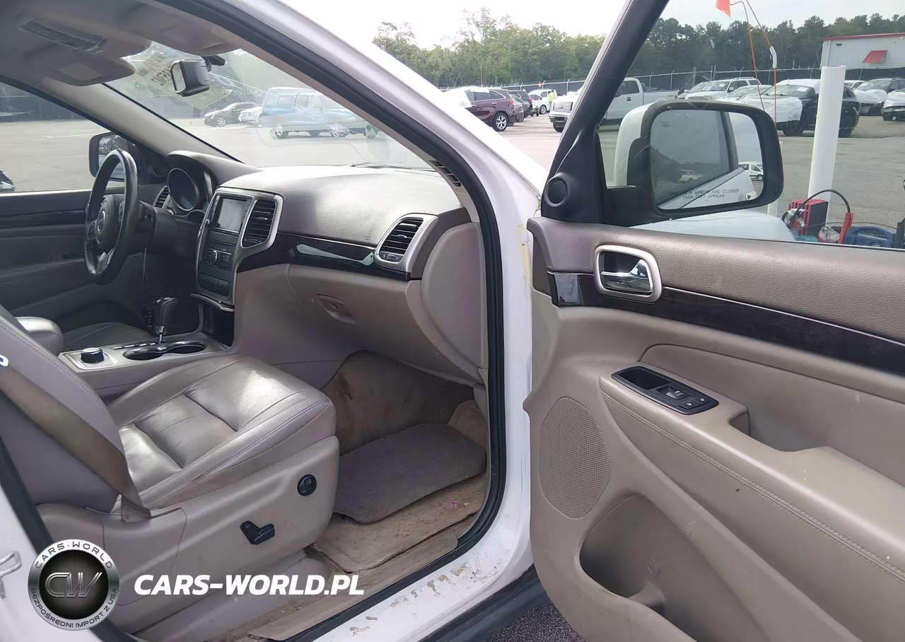 2013 Jeep Grand Cherokee Laredo VIN:1C4RJFAT9DC646142 - 5
