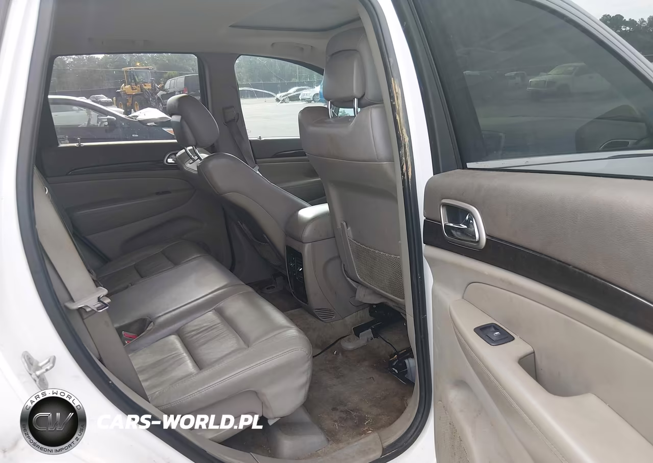2013 Jeep Grand Cherokee Laredo VIN:1C4RJFAT9DC646142 - 8