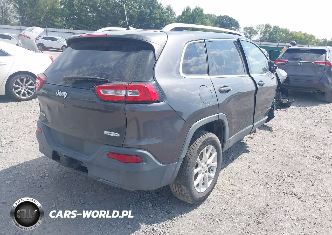 2017 Jeep Cherokee Latitude 4X4 VIN:1C4PJMCB4HW537673 - 4