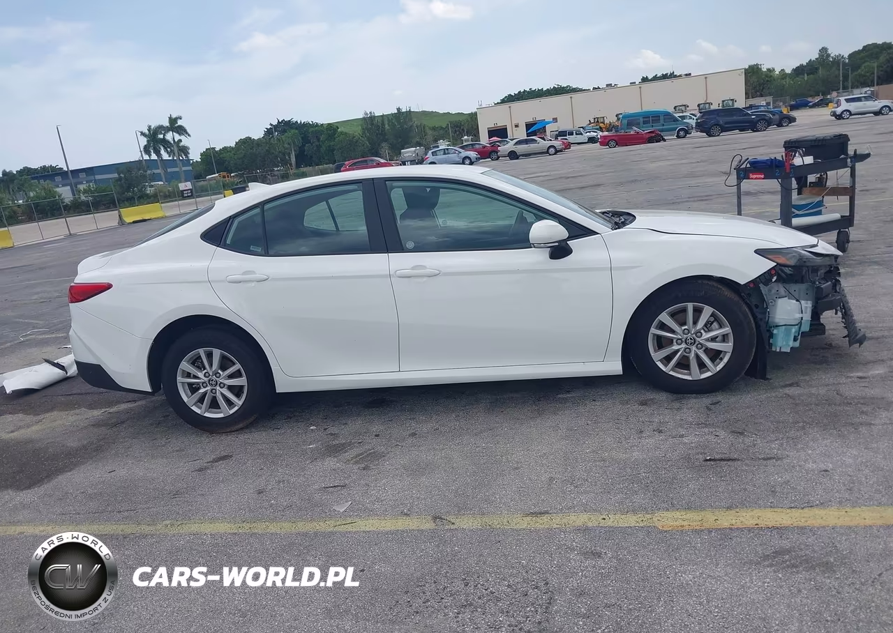 2026 Toyota Camry Le VIN:4T1DAACK5TU253938 - 13