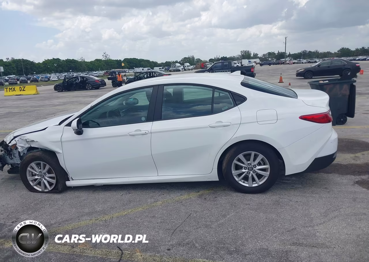 2026 Toyota Camry Le VIN:4T1DAACK5TU253938 - 14