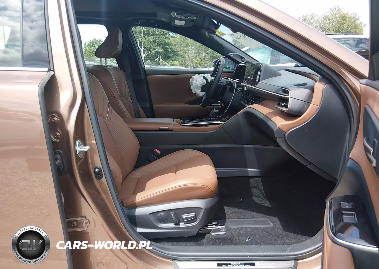 2025 Toyota Crown Signia Limited VIN:JTDACAAJ0S3003345 - 5