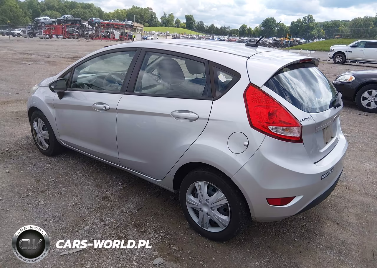 2013 Ford Fiesta S VIN:3FADP4TJ2DM203215 - 3