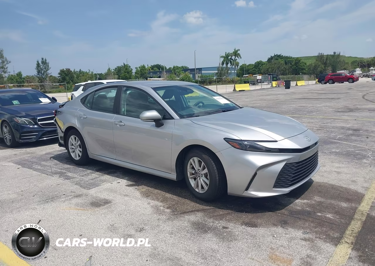 2025 Toyota Camry Le – zdjęcie 1 z 19