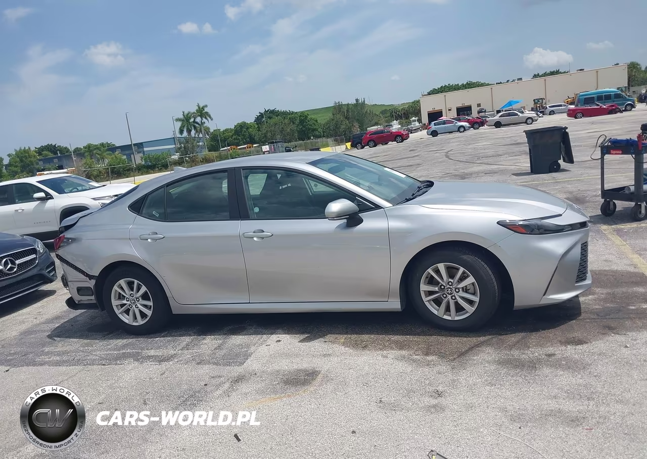 2025 Toyota Camry Le VIN:4T1DAACK7SU553866 - 14