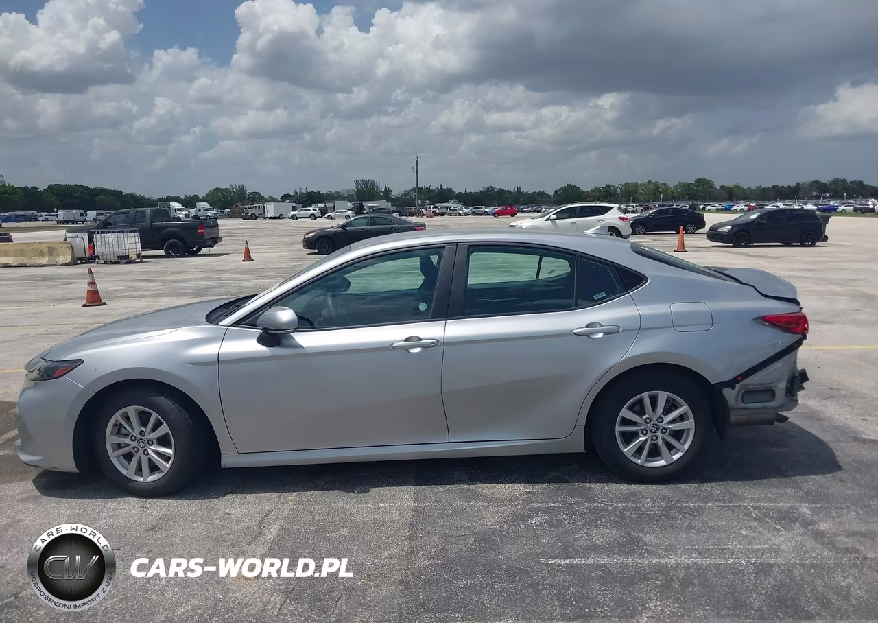 2025 Toyota Camry Le VIN:4T1DAACK7SU553866 - 15