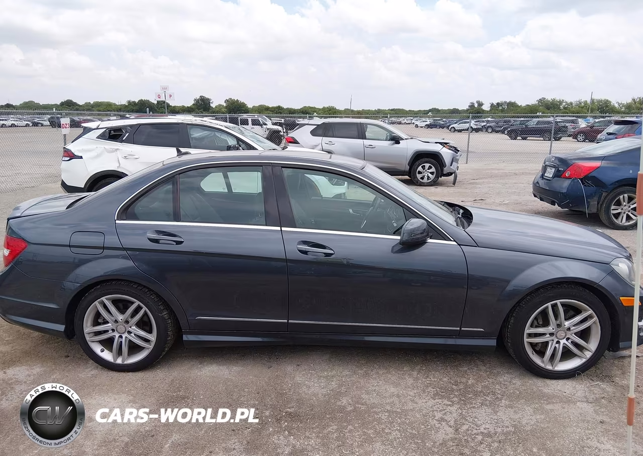 2014 Mercedes-Benz C 300 Sport 4Matic VIN:WDDGF8AB2EA952792 - 13
