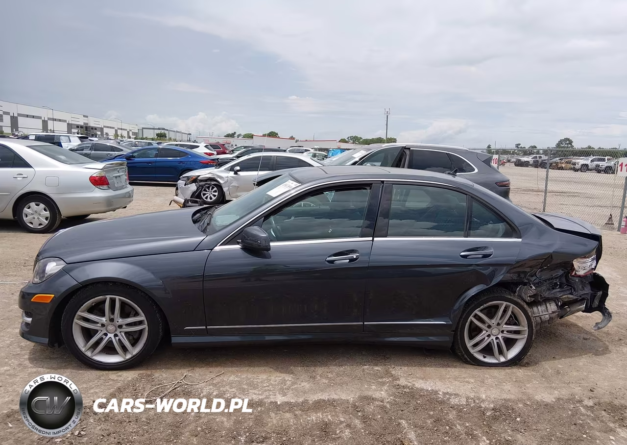2014 Mercedes-Benz C 300 Sport 4Matic VIN:WDDGF8AB2EA952792 - 14