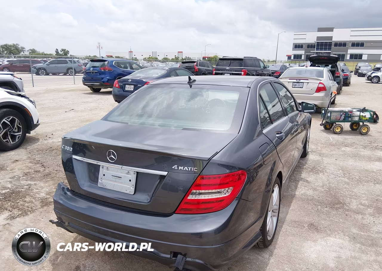 2014 Mercedes-Benz C 300 Sport 4Matic VIN:WDDGF8AB2EA952792 - 4
