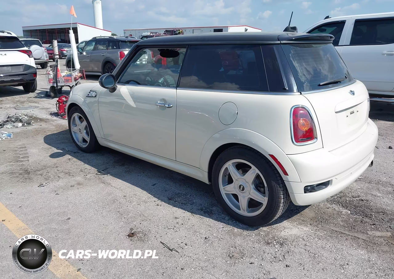 2010 Mini Cooper VIN:WMWMF3C55ATZ65183 - 3