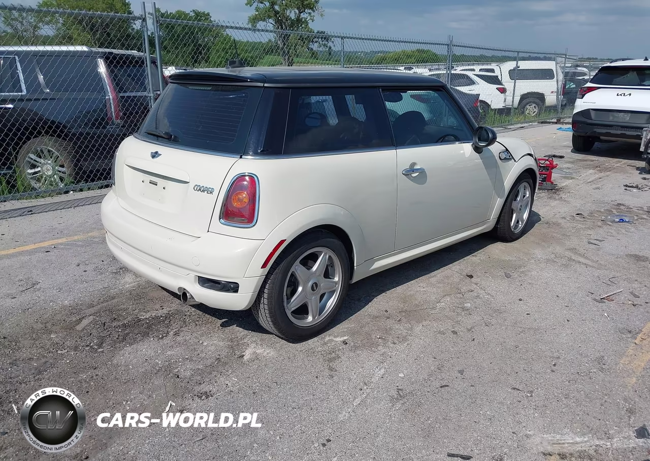 2010 Mini Cooper VIN:WMWMF3C55ATZ65183 - 4