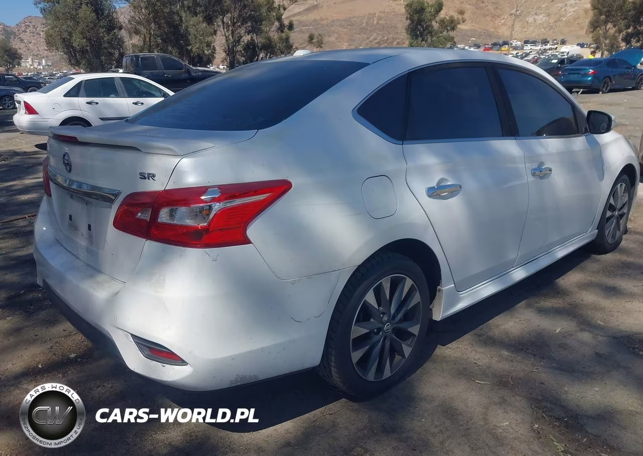 2018 Nissan Sentra Sr VIN:3N1AB7AP0JY218601 - 4