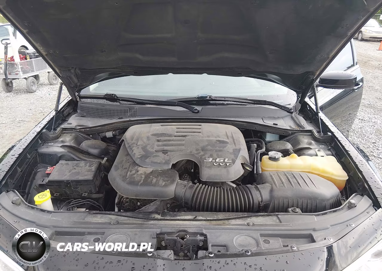 2018 Chrysler 300 Touring L VIN:2C3CCAAG8JH209042 - 10