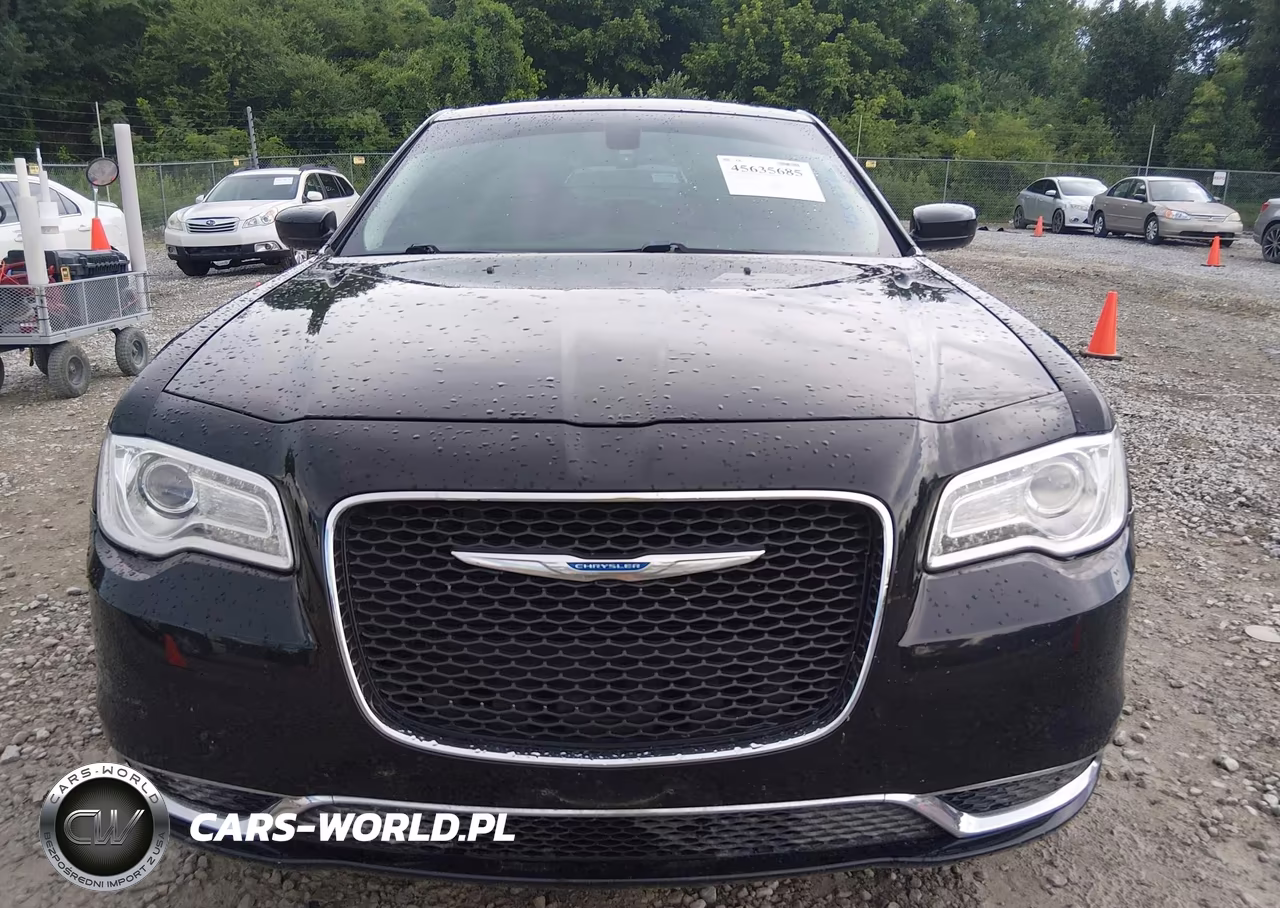 2018 Chrysler 300 Touring L VIN:2C3CCAAG8JH209042 - 12