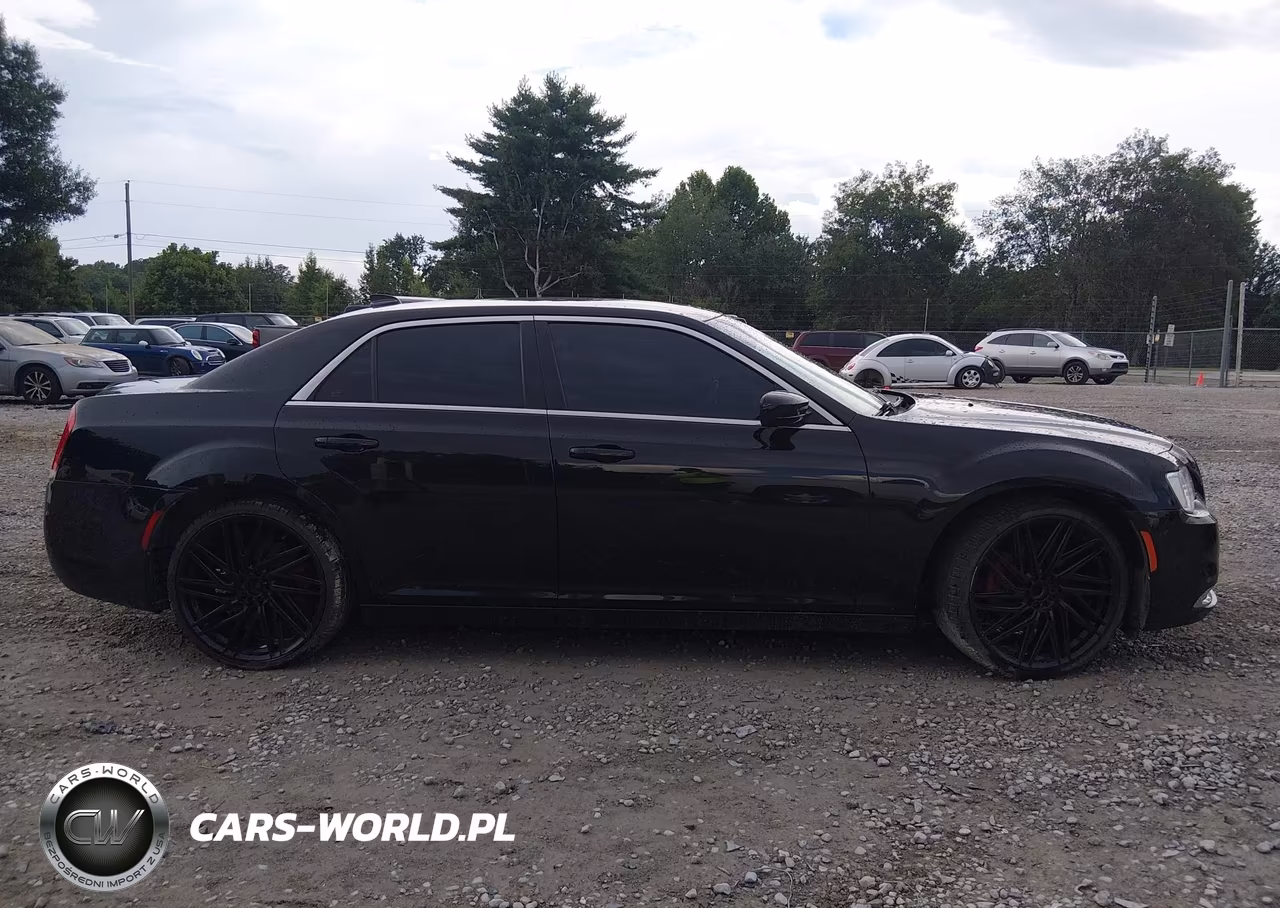 2018 Chrysler 300 Touring L VIN:2C3CCAAG8JH209042 - 13