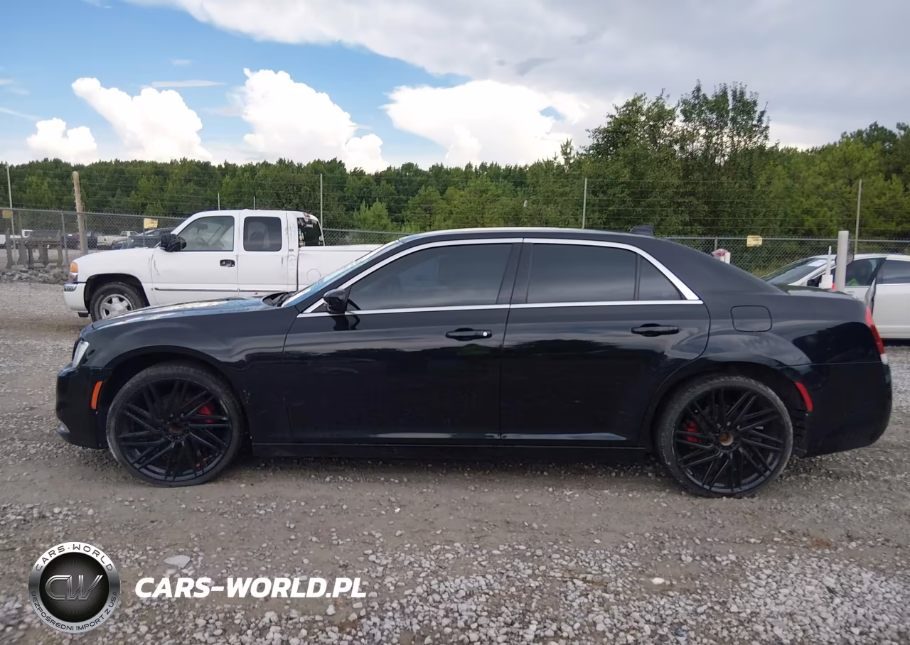 2018 Chrysler 300 Touring L VIN:2C3CCAAG8JH209042 - 14