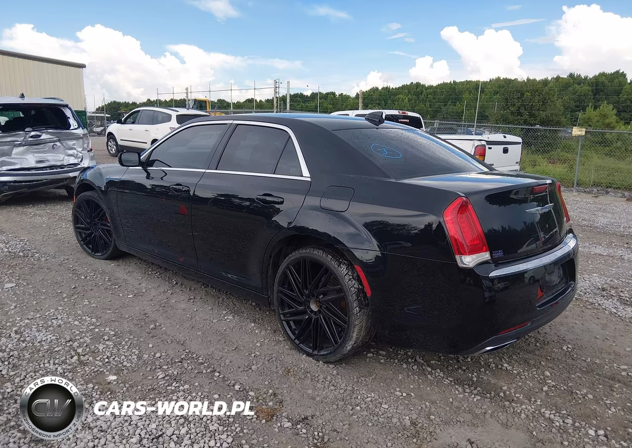 2018 Chrysler 300 Touring L VIN:2C3CCAAG8JH209042 - 3