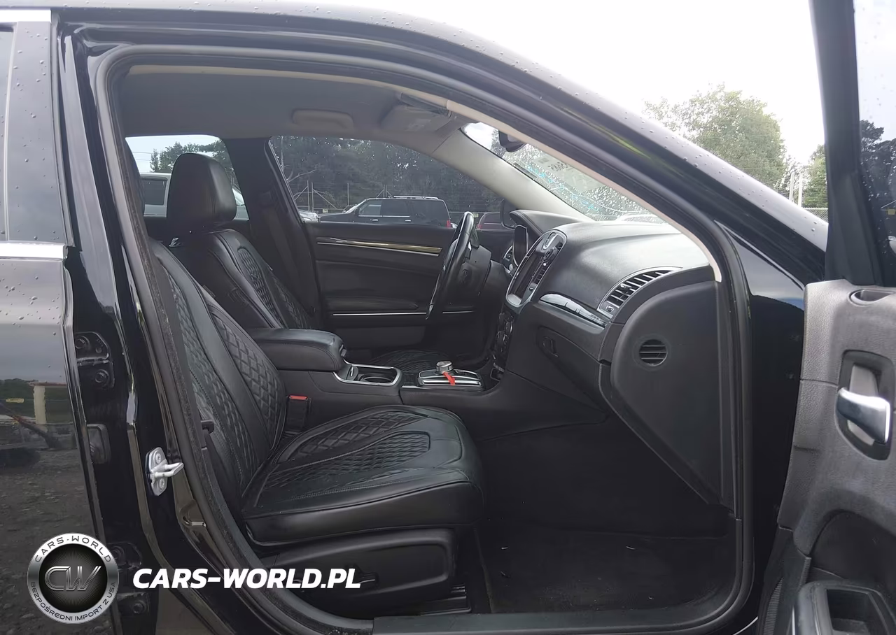 2018 Chrysler 300 Touring L VIN:2C3CCAAG8JH209042 - 5