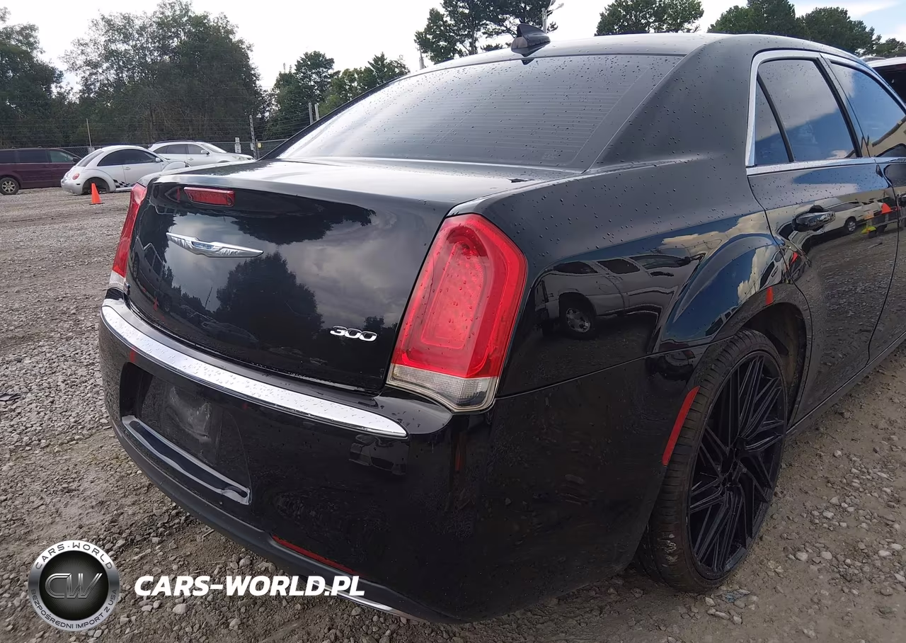 2018 Chrysler 300 Touring L VIN:2C3CCAAG8JH209042 - 6