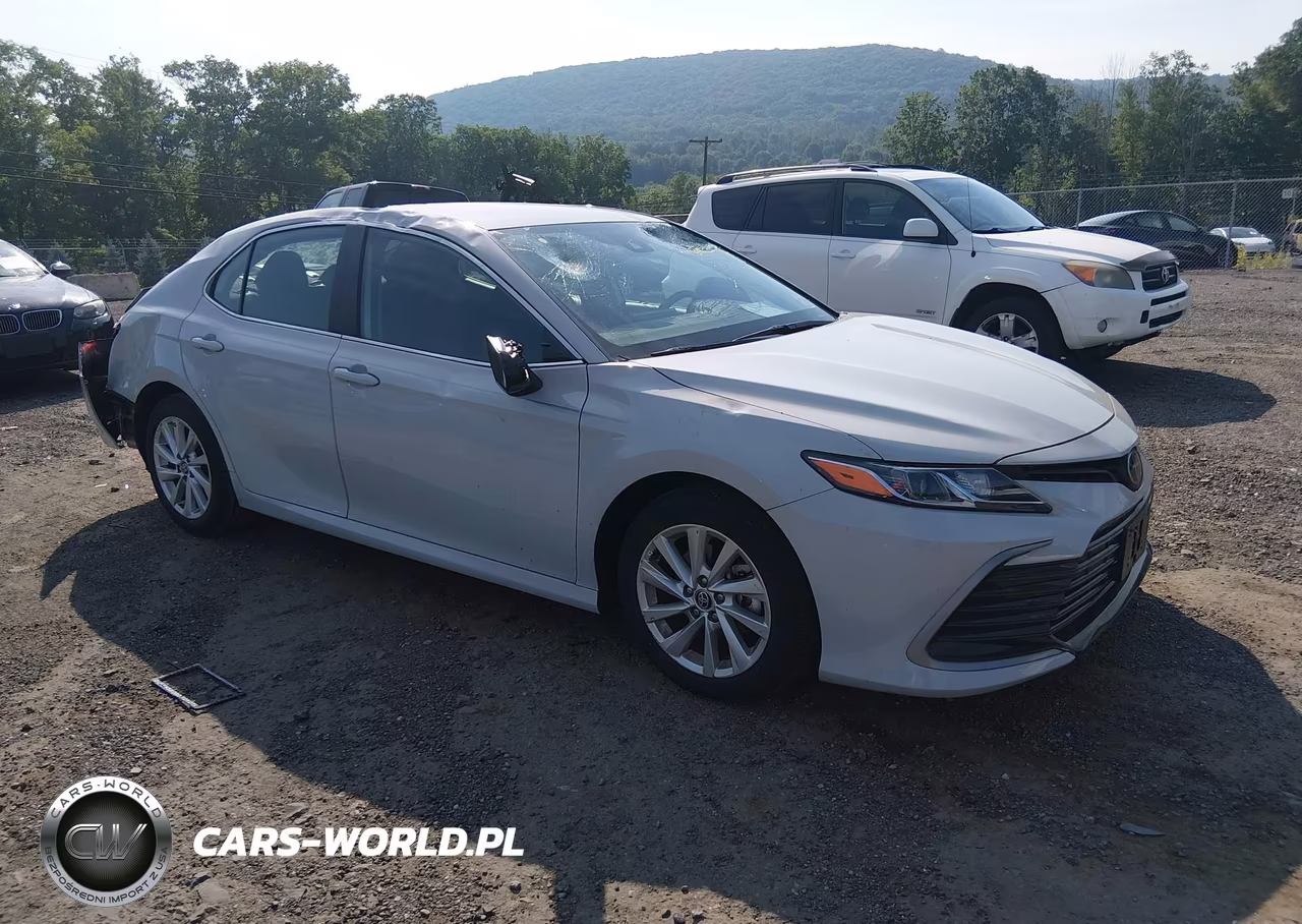 2024 Toyota Camry Le – zdjęcie 1 z 17