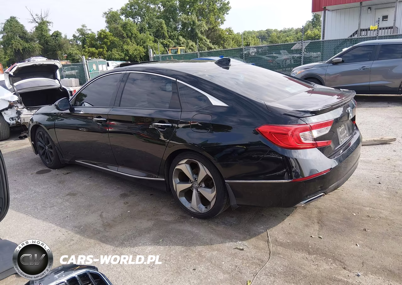 2018 Honda Accord Touring VIN:1HGCV1F99JA107023 - 3