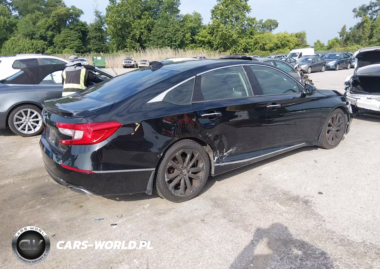 2018 Honda Accord Touring VIN:1HGCV1F99JA107023 - 4
