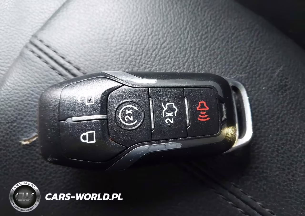 2015 Ford Mustang V6 VIN:1FATP8EM7F5332411 - 11