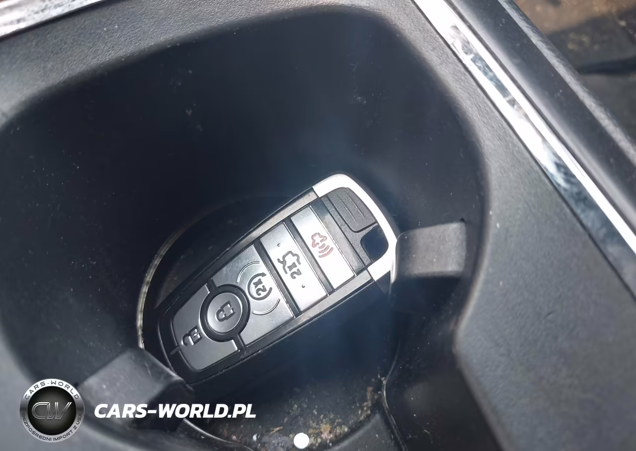2017 Ford Fusion Energi Titanium VIN:3FA6P0SU1HR282074 - 11