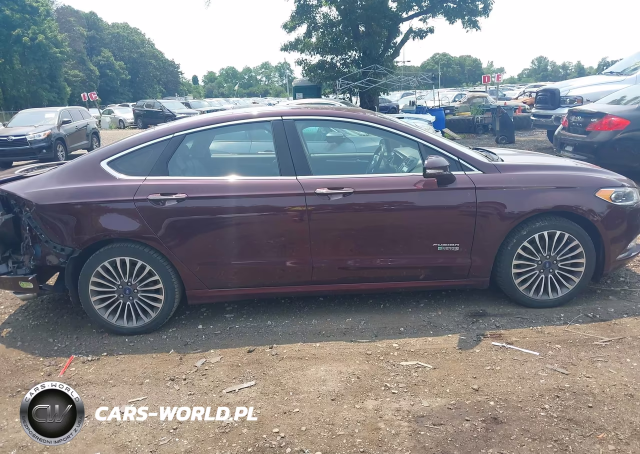 2017 Ford Fusion Energi Titanium VIN:3FA6P0SU1HR282074 - 13