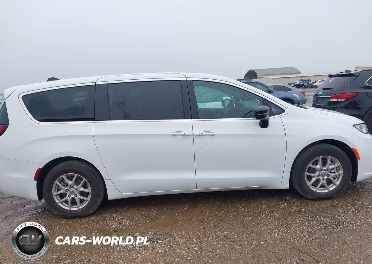 2025 Chrysler Pacifica Select VIN:2C4RC1BG8SR518638 - 13