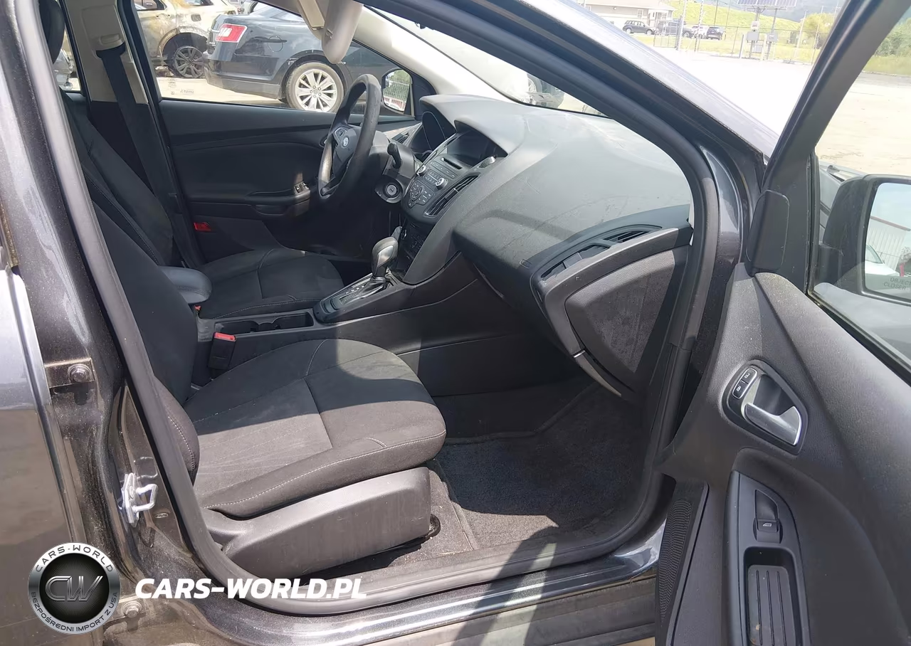 2017 Ford Focus Se VIN:1FADP3F22HL212292 - 5