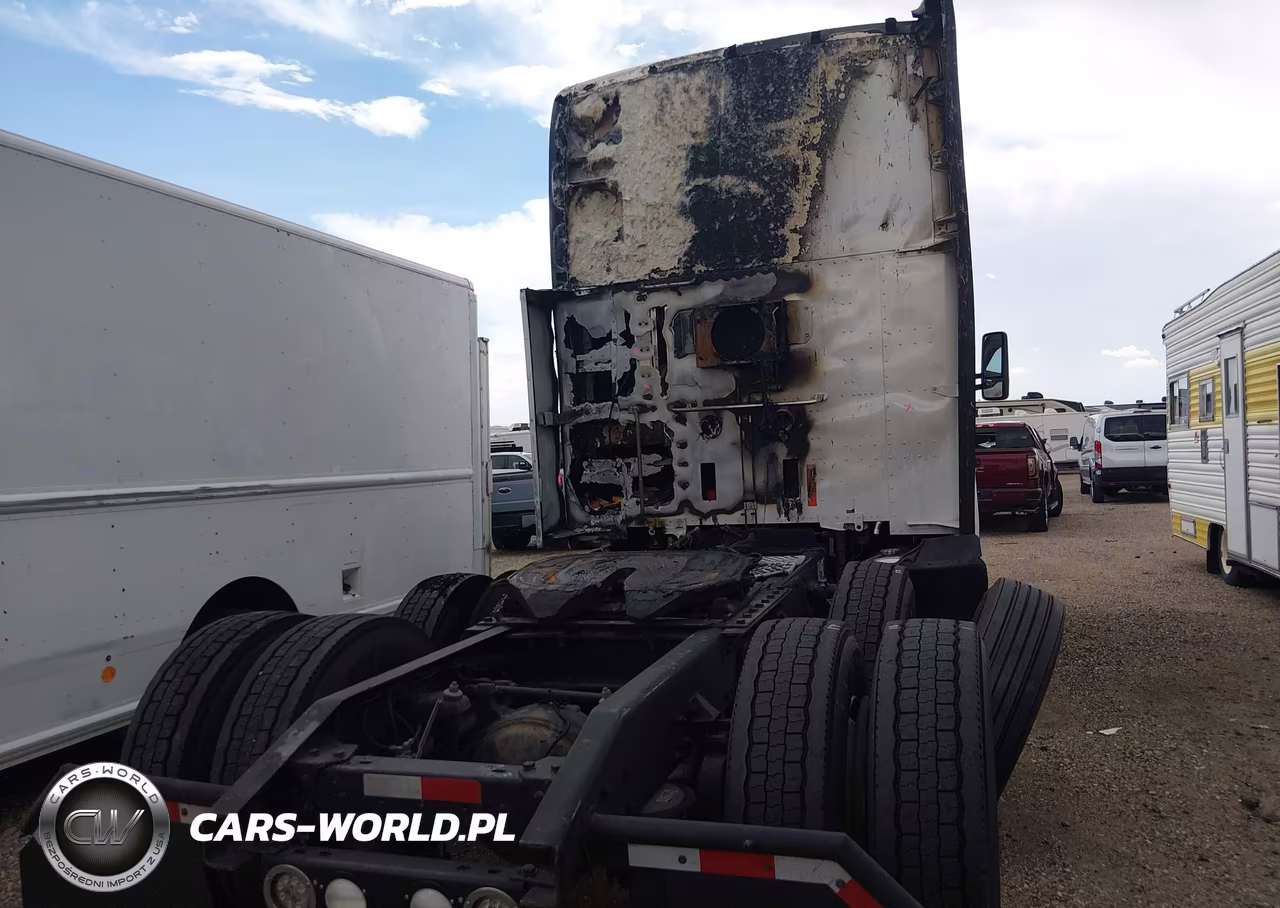 2016 Kenworth Construction T680 VIN:1XKYD49XXGJ475582 - 4