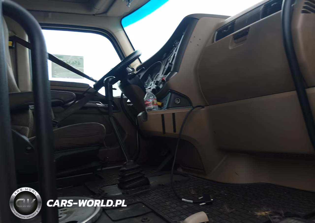 2016 Kenworth Construction T680 VIN:1XKYD49XXGJ475582 - 5