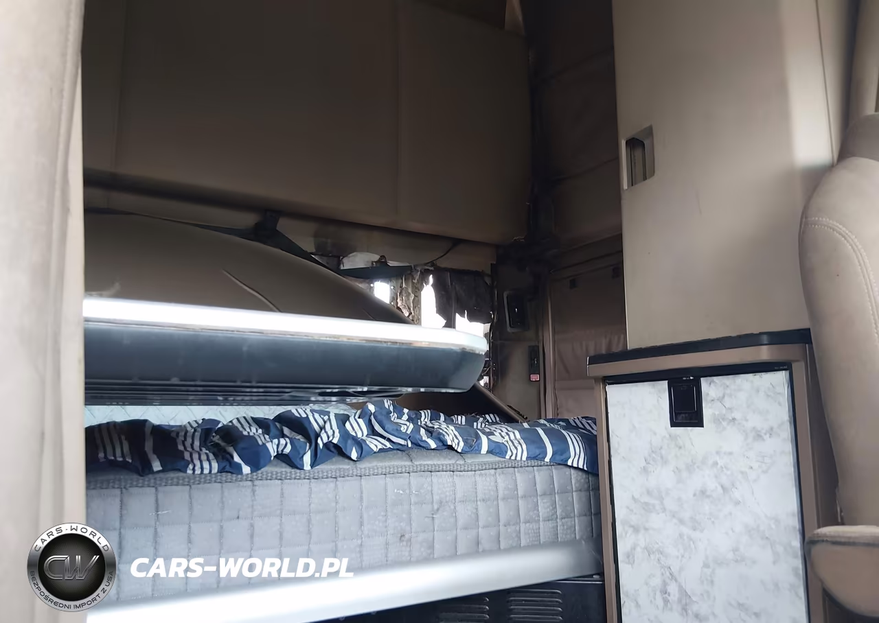 2016 Kenworth Construction T680 VIN:1XKYD49XXGJ475582 - 8