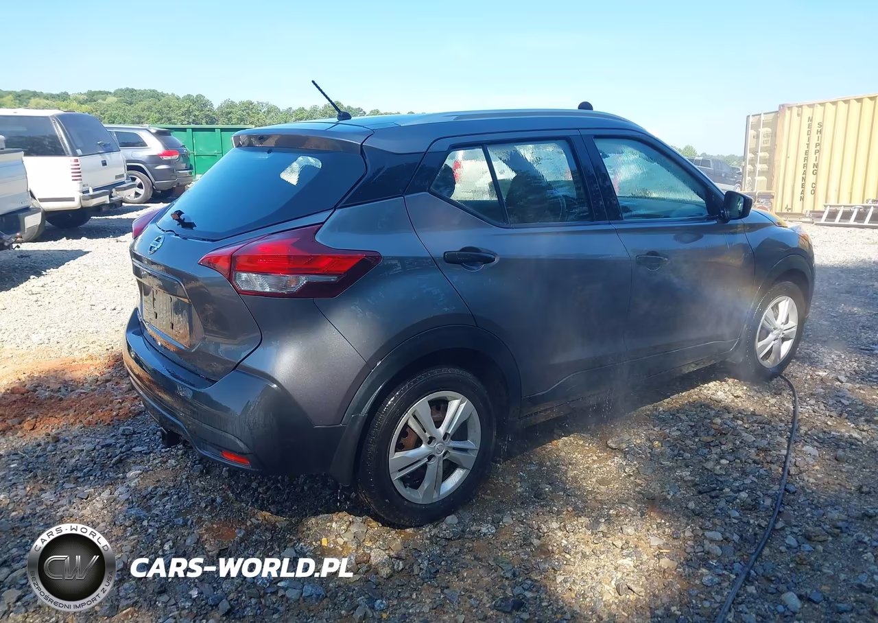 2018 Nissan Kicks S VIN:3N1CP5CU7JL515749 - 4