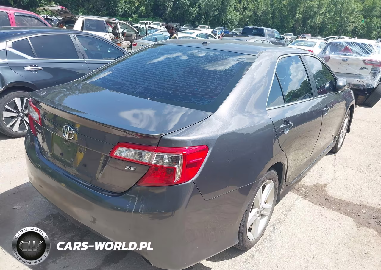 2014 Toyota Camry Se VIN:4T1BF1FK3EU836659 - 4