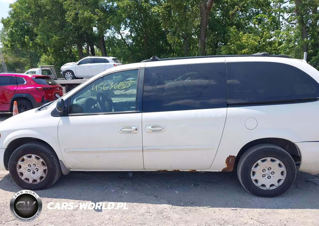 2003 Chrysler Town & Country VIN:2C4GP24303R243277 - 14