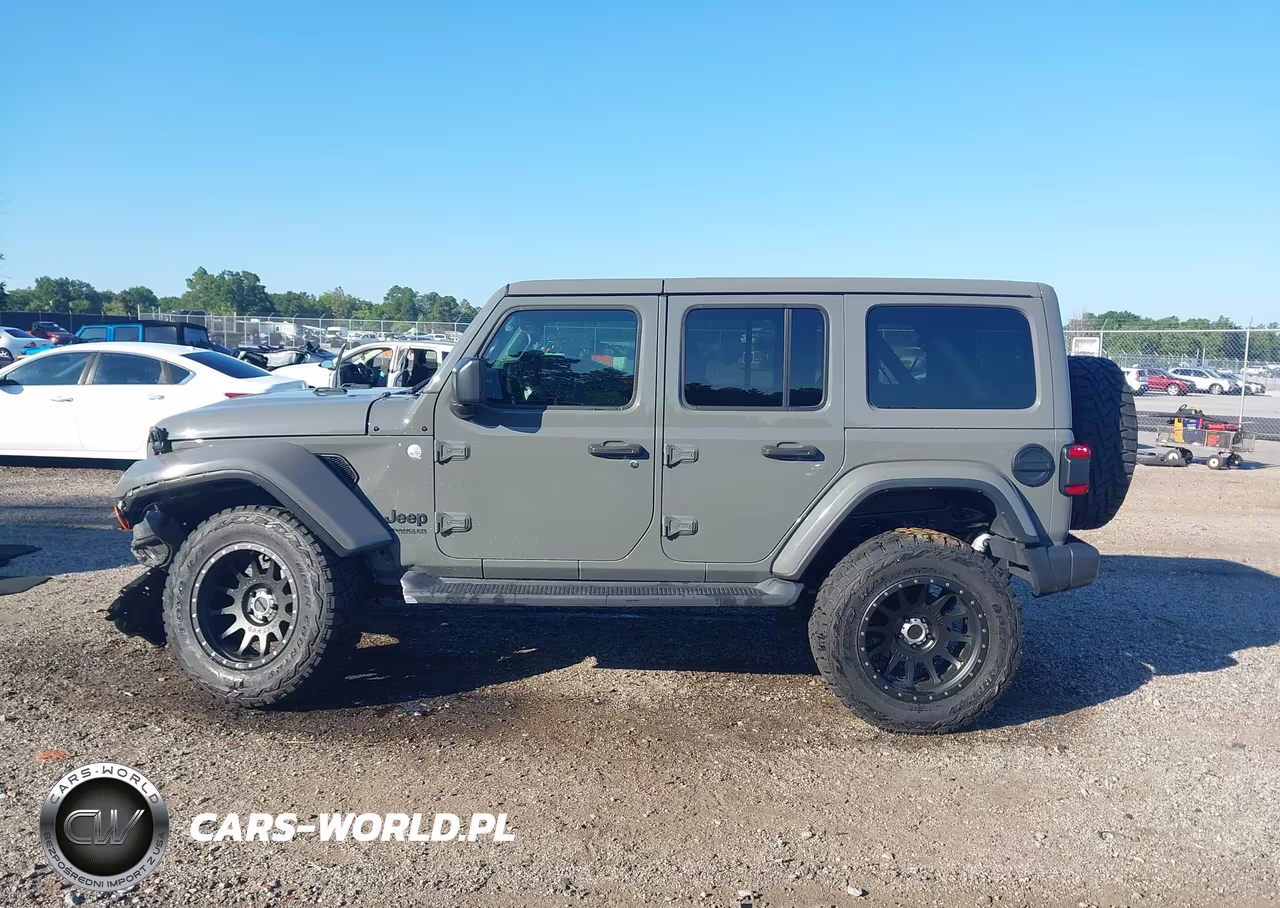 2019 Jeep Wrangler Unlimited Sahara Altitude 4X4 VIN:1C4HJXEN7KW661697 - 14