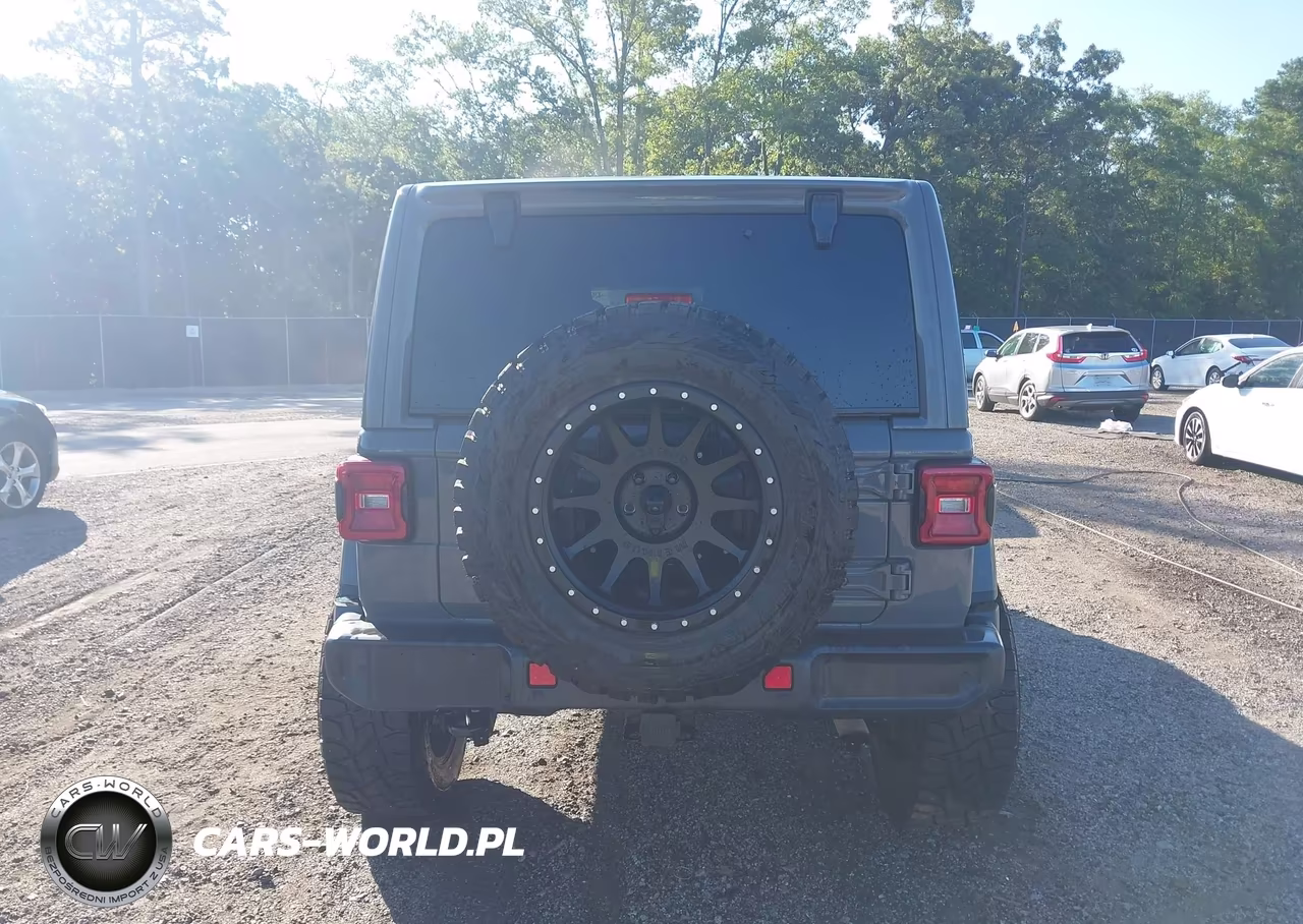 2019 Jeep Wrangler Unlimited Sahara Altitude 4X4 VIN:1C4HJXEN7KW661697 - 16