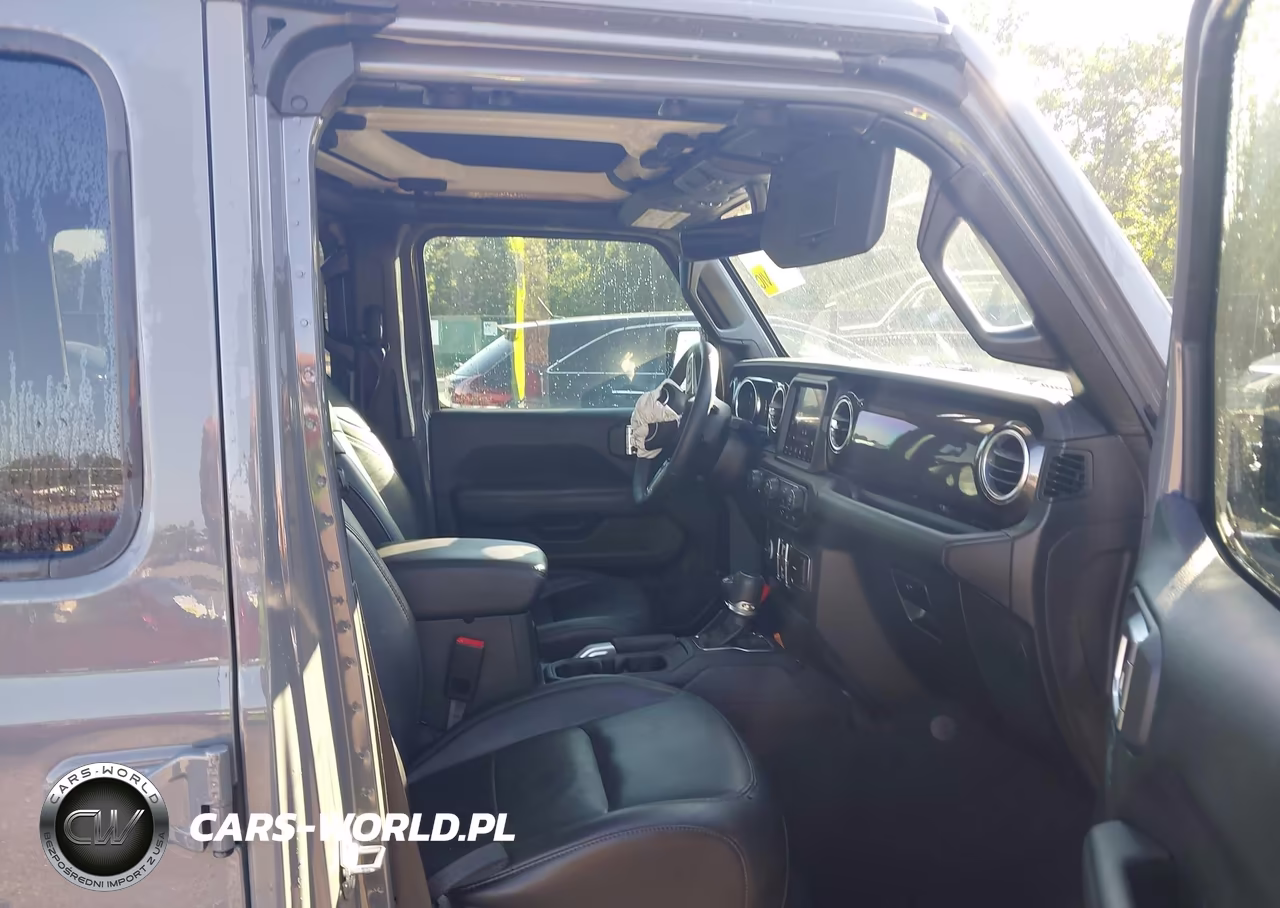 2019 Jeep Wrangler Unlimited Sahara Altitude 4X4 VIN:1C4HJXEN7KW661697 - 5