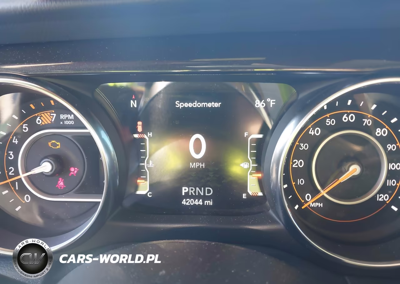 2019 Jeep Wrangler Unlimited Sahara Altitude 4X4 VIN:1C4HJXEN7KW661697 - 7