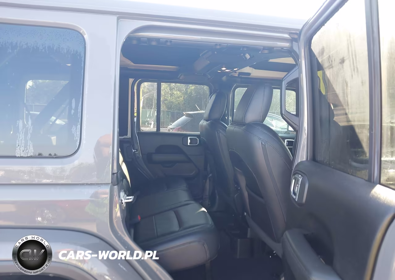 2019 Jeep Wrangler Unlimited Sahara Altitude 4X4 VIN:1C4HJXEN7KW661697 - 8