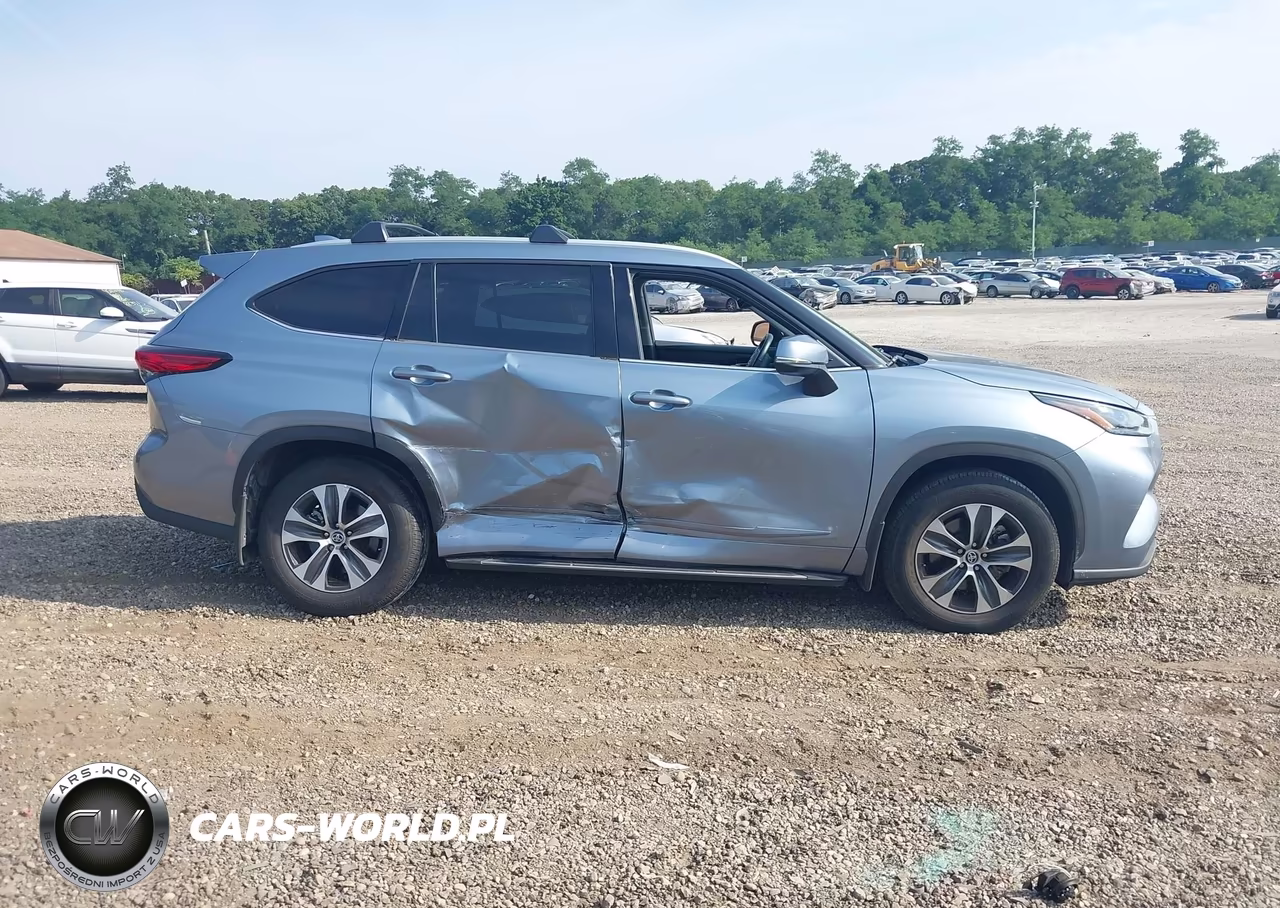 2022 Toyota Highlander Xle VIN:5TDHZRBH3NS244634 - 13