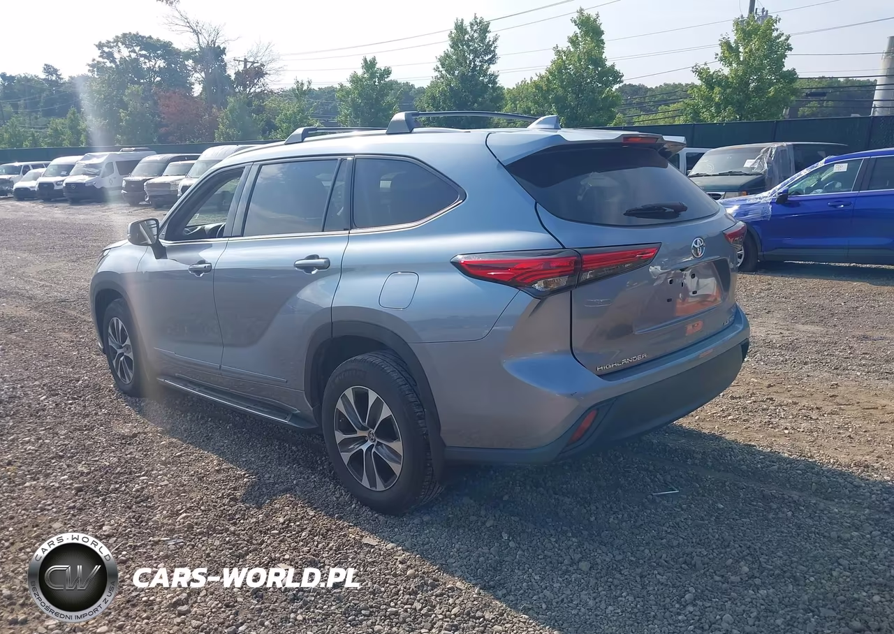 2022 Toyota Highlander Xle VIN:5TDHZRBH3NS244634 - 3