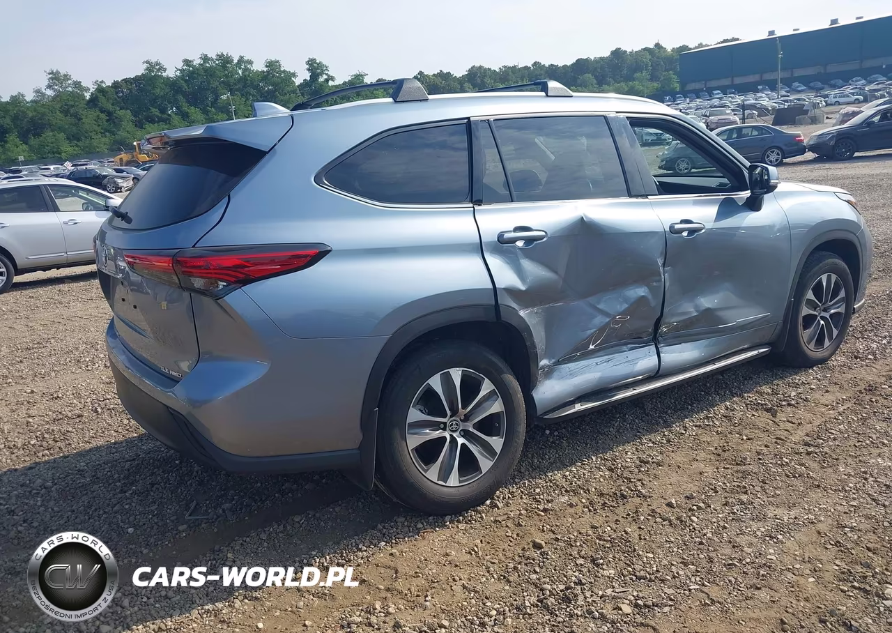 2022 Toyota Highlander Xle VIN:5TDHZRBH3NS244634 - 4