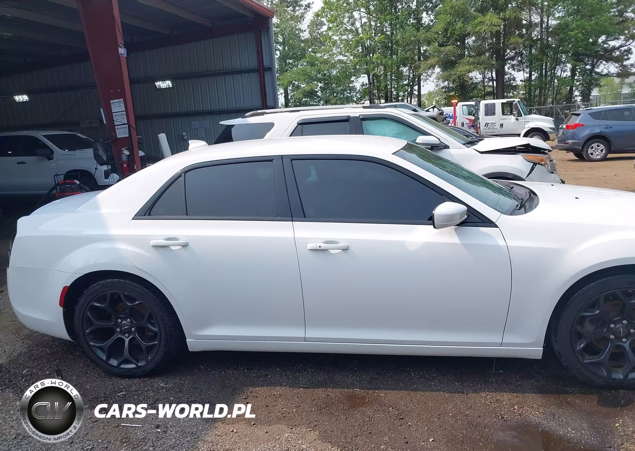 2019 Chrysler 300 VIN:2C3CCABGXKH516129 - 13